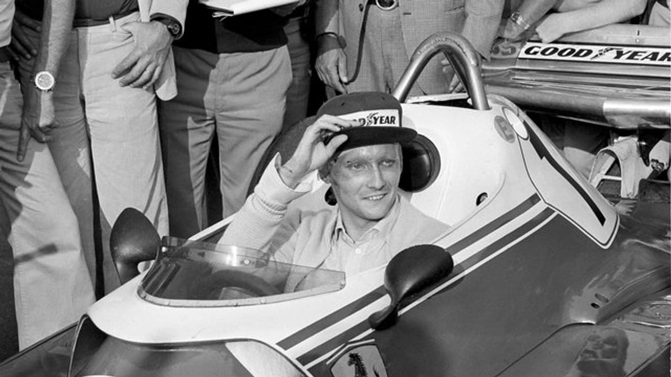Niki Lauda 1976 in seinem Ferrari.