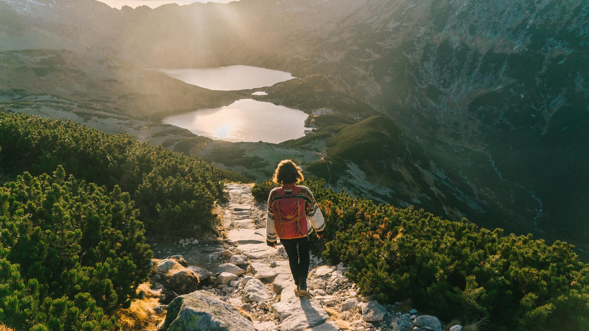 Wanderin in der Hohen Tatra: Das Gebirge gehört zur Slowakei und zu Polen.