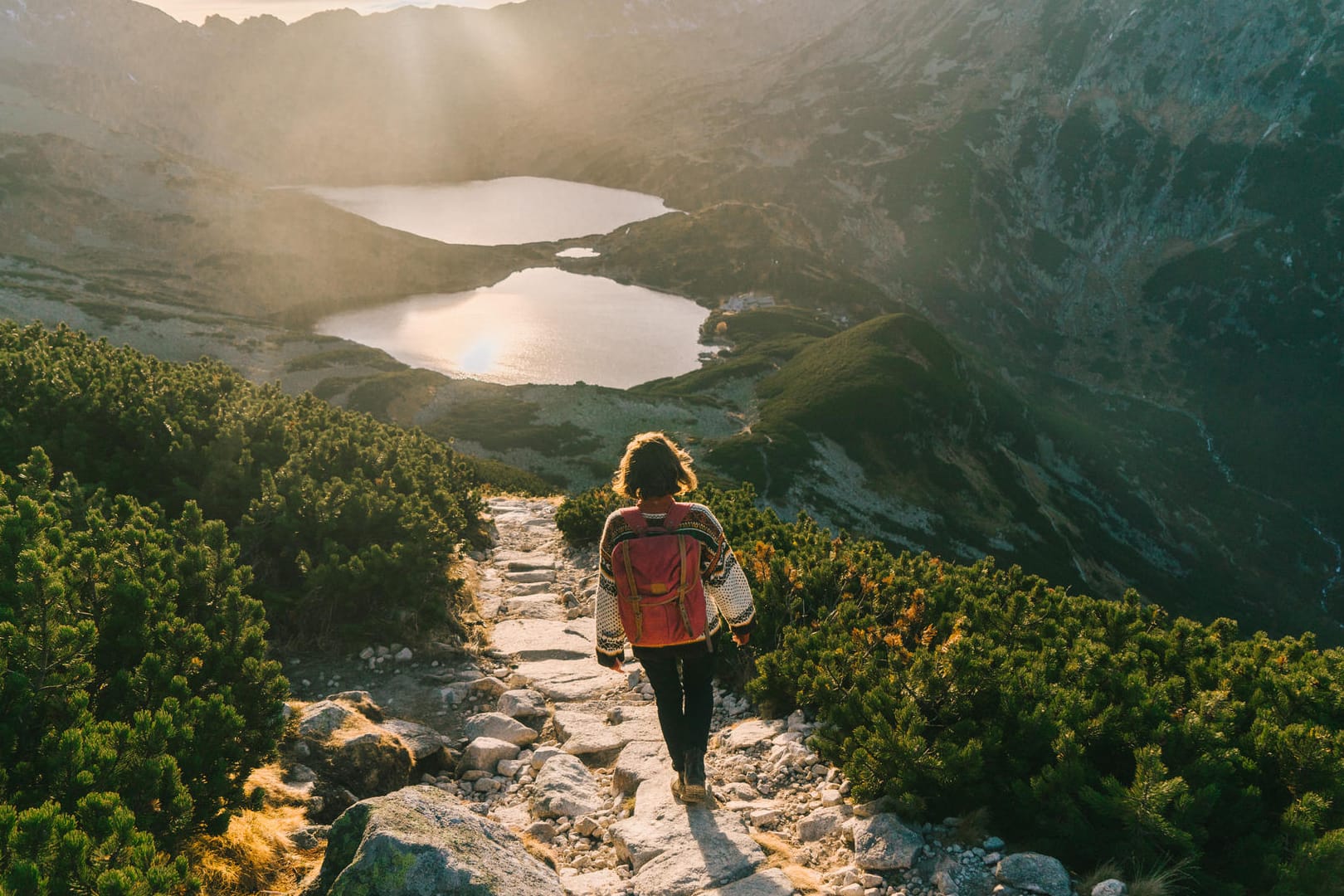 Wanderin in der Hohen Tatra: Das Gebirge gehört zur Slowakei und zu Polen.