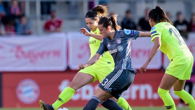 Sara Däbritz (M) wird ab der kommenden Saison für Paris Saint-Germain spielen. Sara Däbritz (M) wird ab der kommenden Saison für Paris Saint-Germain spielen.