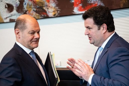Finanzminister Olaf Scholz (l) und Sozialminister Hubertus Heil in Berlin.