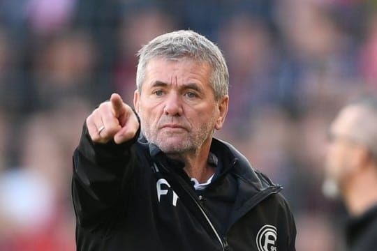 Trainer Friedhelm Funkel ist von der ehemaligen Club-Führung enttäuscht.