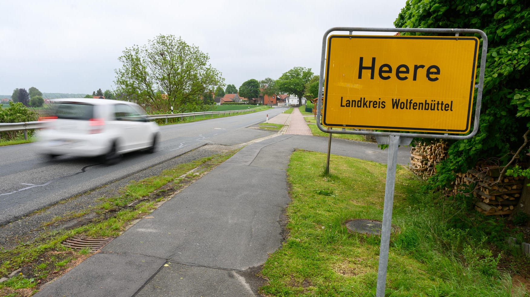 Unglück in Niedersachsen: Im 1100-Einwohner-Ort Heere bei Salzgitter sind zwei Kinder in einem Gartenteich ertrunken.