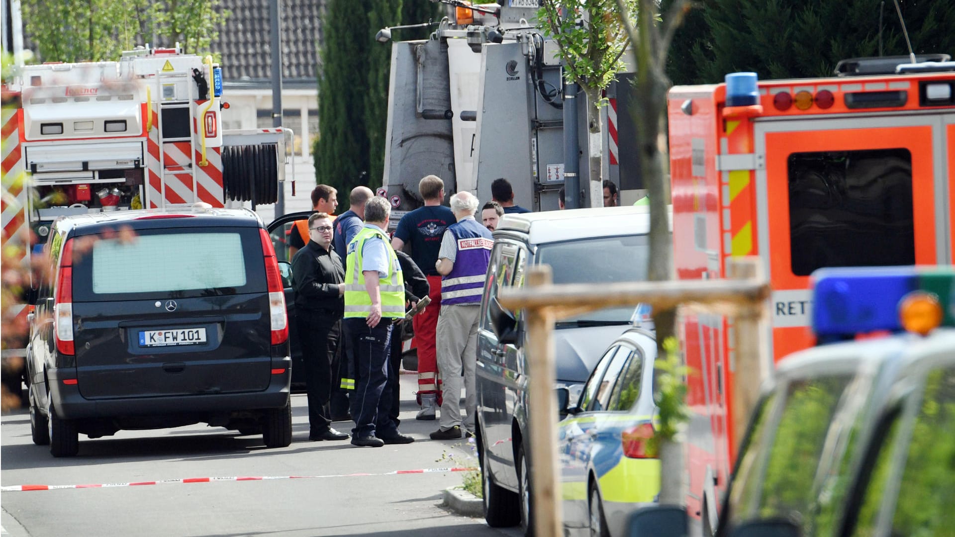 Die Unfallstelle in Köln: Ein Siebenjähriger ist dort von einem Müllwagen erfasst und tödlich verletzt worden.