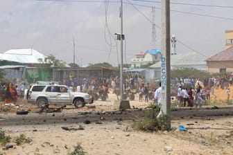 Selbstmordattentat in Mogadischu: Mindestens 13 Menschen kamen auf einer viel befahrenen Straße ums Leben. (Archivbild)