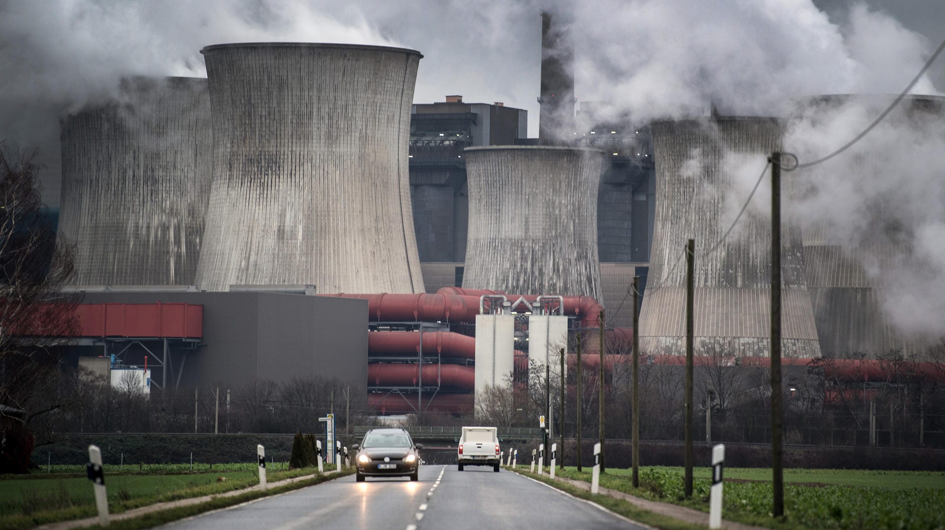 Das Braunkohlekraftwerk in Niederaußem. Das Rheinische Revier soll zur europäische Modellregion werden.