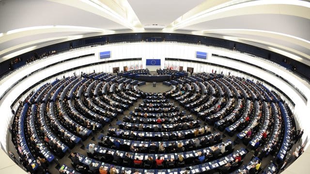 Blick in den Plenarsaal des Europaparlaments in Straßburg. Blick in den Plenarsaal des Europaparlaments in Straßburg.