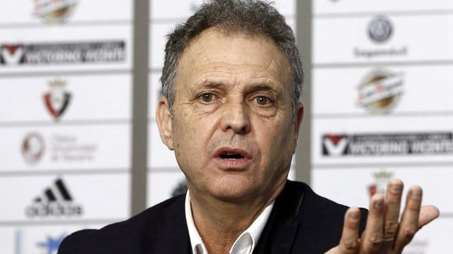 Joaquín Caparrós ist ab nächster Saison nicht mehr Chefcoach des spanischen Erstligisten FC Sevilla. Joaquín Caparrós ist ab nächster Saison nicht mehr Chefcoach des spanischen Erstligisten FC Sevilla.