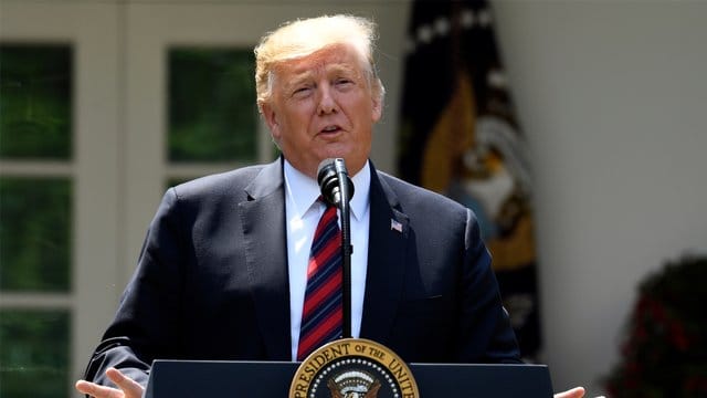Trump wirft den Demokraten vor, die Russland-Untersuchungen über die Beeinflussung der Präsidentschaftswahl 2016 angestoßen zu haben, um ihn zu stürzen. Trump wirft den Demokraten vor, die Russland-Untersuchungen über die Beeinflussung der Präsidentschaftswahl 2016 angestoßen zu haben, um ihn zu stürzen.