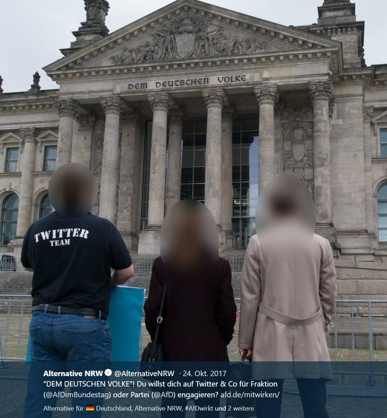 Twitter-Team: Magnus B. (links) vor dem Bundestag in einem Tweet der AfD Nordrhein-Westfalen, in dem Twitter-Mitstreiter für die Arbeit der Partei und der Fraktion gesucht werden.