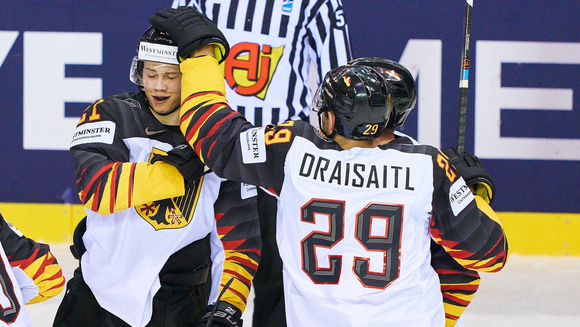 Kämpfen um das Halbfinal-Ticket: Leon Draisaitl und das DEB-Team.