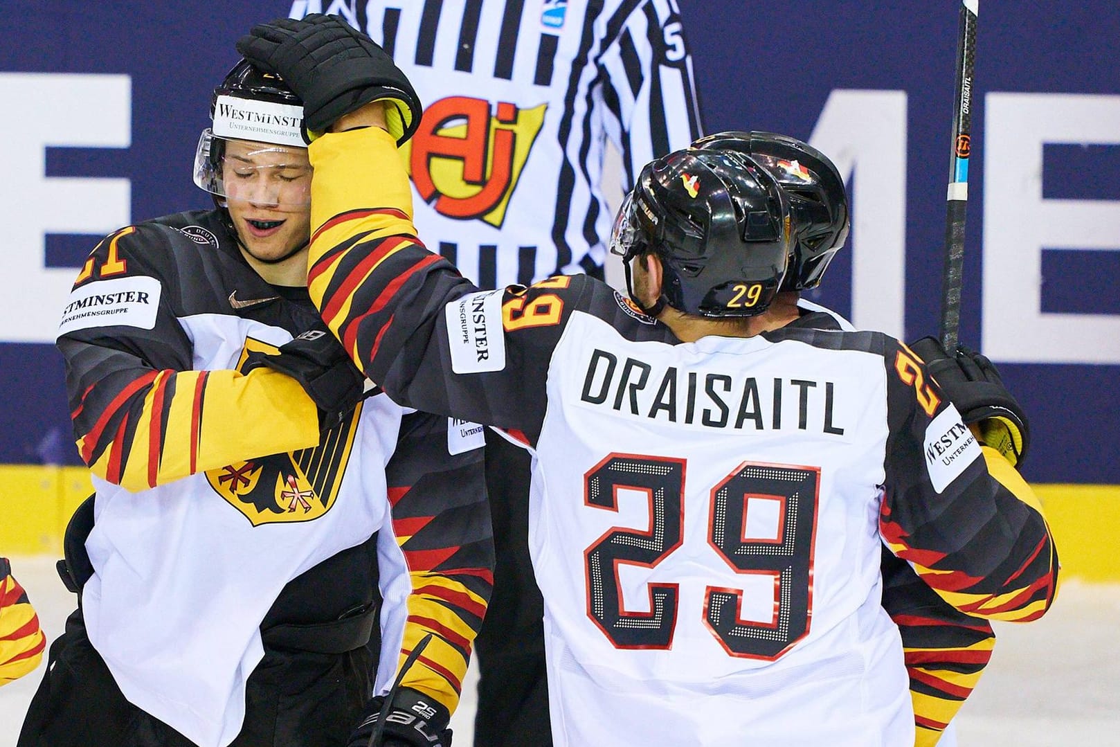 Kämpfen um das Halbfinal-Ticket: Leon Draisaitl und das DEB-Team.