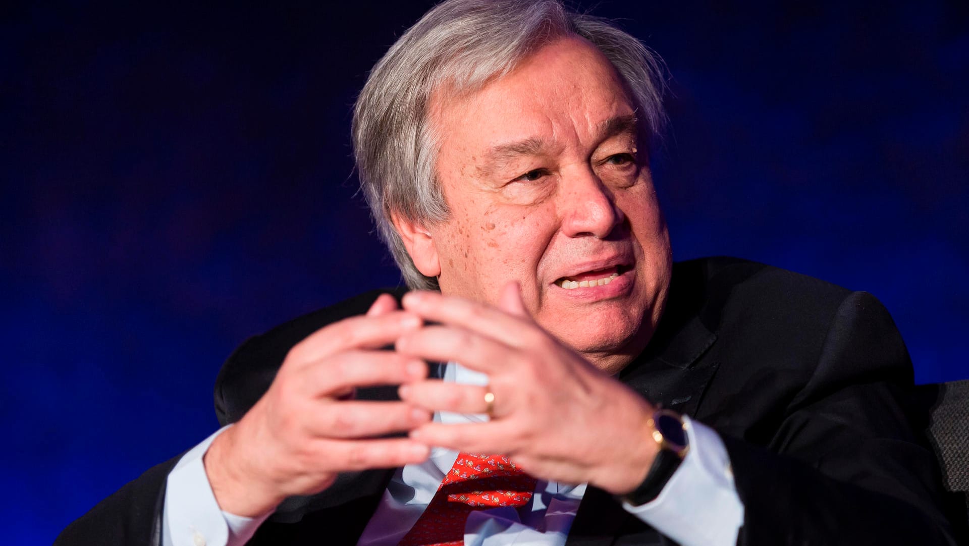 UN-Generalsekretär António Guterres: "Wir sehen den Sicherheitsrat paralysiert in Hinblick auf einige der größten Gefahren für den Weltfrieden". UN-Generalsekretär António Guterres: "Wir sehen den Sicherheitsrat paralysiert in Hinblick auf einige der größten Gefahren für den Weltfrieden".