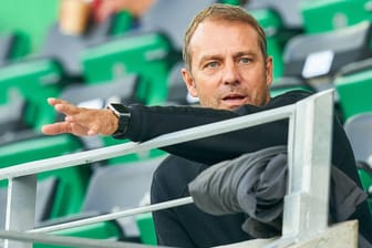 Hansi Flick: Der frühere Co-Trainer von Jogi Löw ist seit mehr als einem Jahr ohne Job in der Fußballbranche.