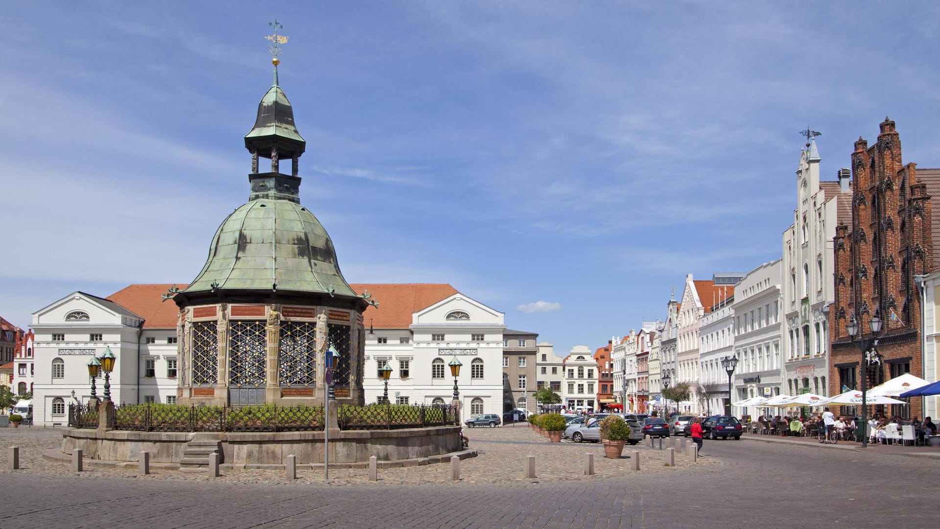 Marktplatz von Wismar: Dort sind etwa 100 Schulkinder aus Hamburg und Berlin aneinandergeraten.