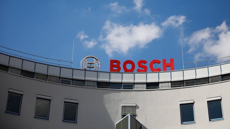Bosch-Logo: Bosch ist in den VW-Skandal verstrickt, weil der Zulieferer die entsprechende Motorsteuerung geliefert hat, mit deren Software Volkswagen Diesel manipulierte.