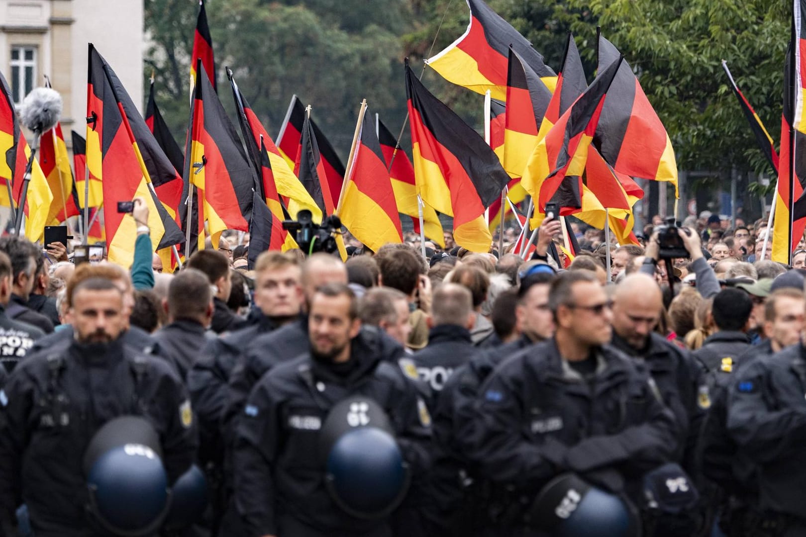 Demonstration der Pegida: Die Polizei ermittelt gegen Anhänger des ausländerfeindlichen Bündnisses.