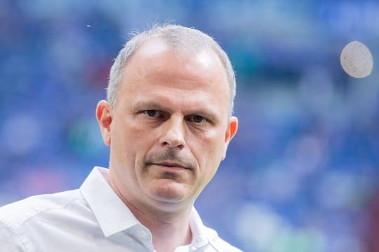 Schalke-Vorstand Jochen Schneider hält nach einem ungewöhnlichen Sportdirektor Ausschau.