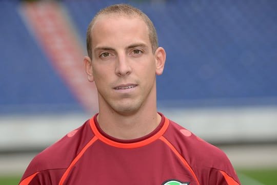 Der ehemalige Bundeslga-Profi Jan Schlaudraff (l) könnte neuer Sportchef beim Bundesliga-Absteiger Hannover 96 werden.