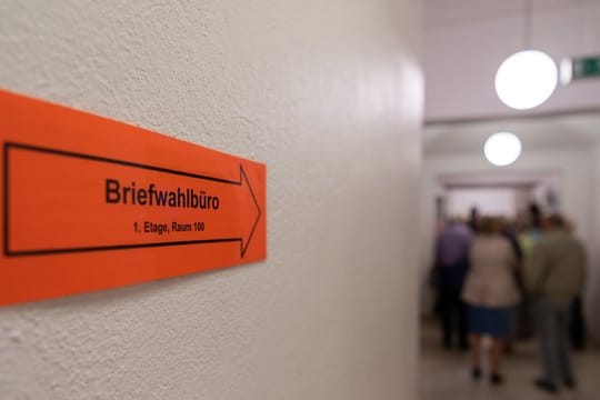 In dem Wahllokal können die Bürger für die Kommunalwahlen in Sachsen und die Europawahlen per Briefwahl abstimmen.