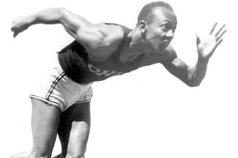 In Sprint, Hürdenlauf und Weitsprung: Jesse Owens startete als Student für die Ohio State Universität.