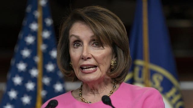 Nancy Pelosi: Die Vorsitzende des Repräsentantenhauses musst sich im Streit um die Migration geschlagen geben.