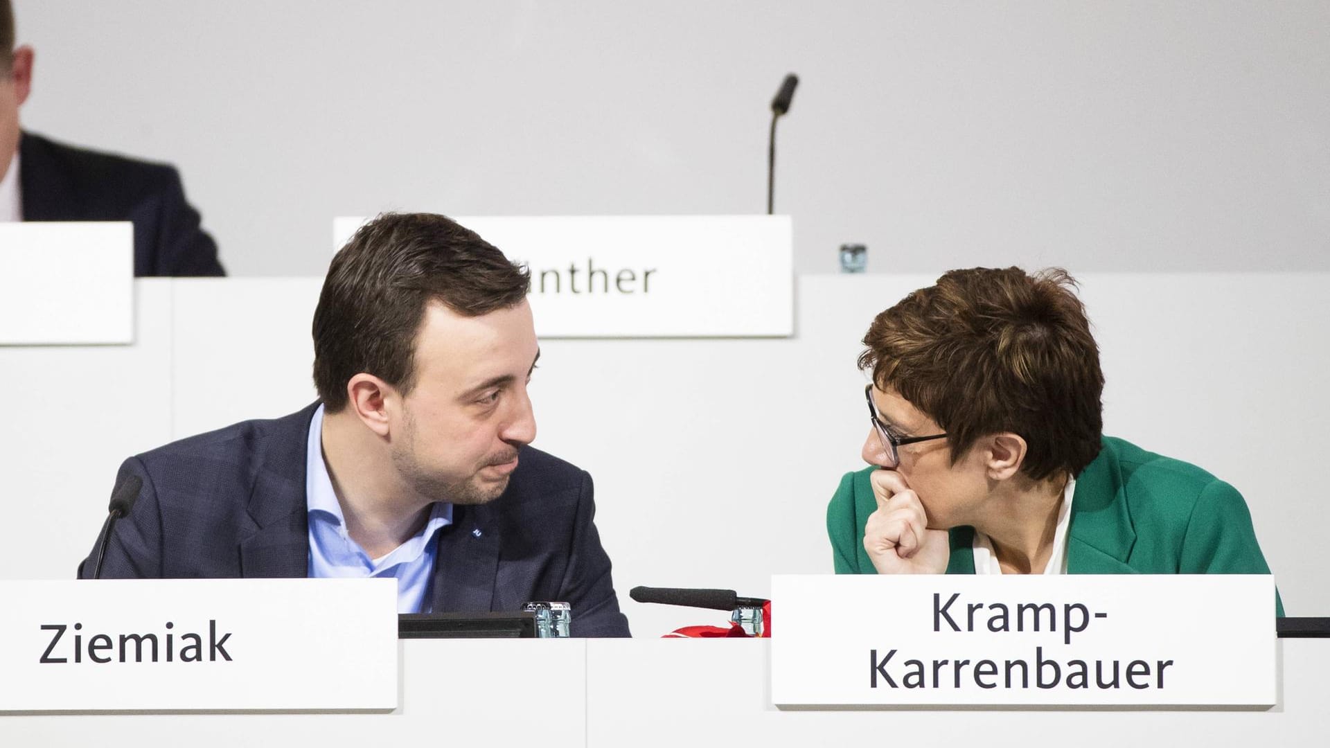 Generalsekretär Ziemiak, Parteichefin Kramp-Karrenbauer.