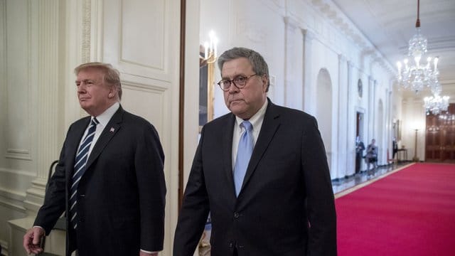 US-Präsident Donald Trump mit seinem Justizminister William Barr im Weißen Haus. US-Präsident Donald Trump mit seinem Justizminister William Barr im Weißen Haus.