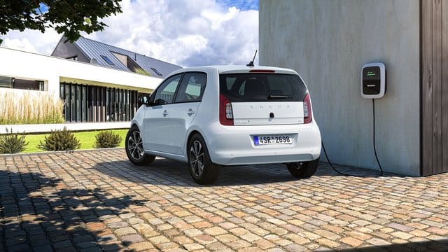 Kleiner Kabelträger: Skoda fährt den Citigo zum Jahresende auch als Elektroauto vor.