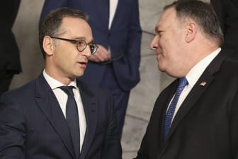Heiko Maas (l.) und Mike Pompeo bei einem früheren Treffen: Der US-Außenminister holt seinen kurzfristig abgesagten Berlinbesuch Ende Mai nach.