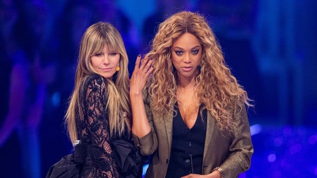 Heidi Klum (l) und Tyra Banks im Finale der Castingshow "Germany's next Topmodel".
