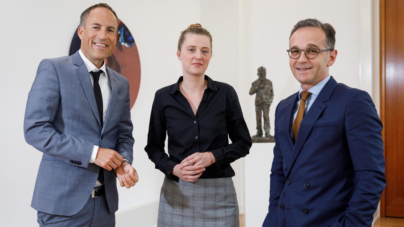 Außenminister Heiko Maas mit t-online.de-Chefredakteur Florian Harms und Politikchefin Tatjana Heid.