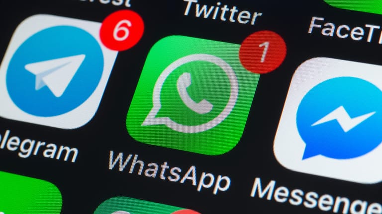 Whatsapp, Messenger, Telegram: Ermittler wollen die über die Messenger verschickten Nachrichten mitlesen, können es aber nicht.