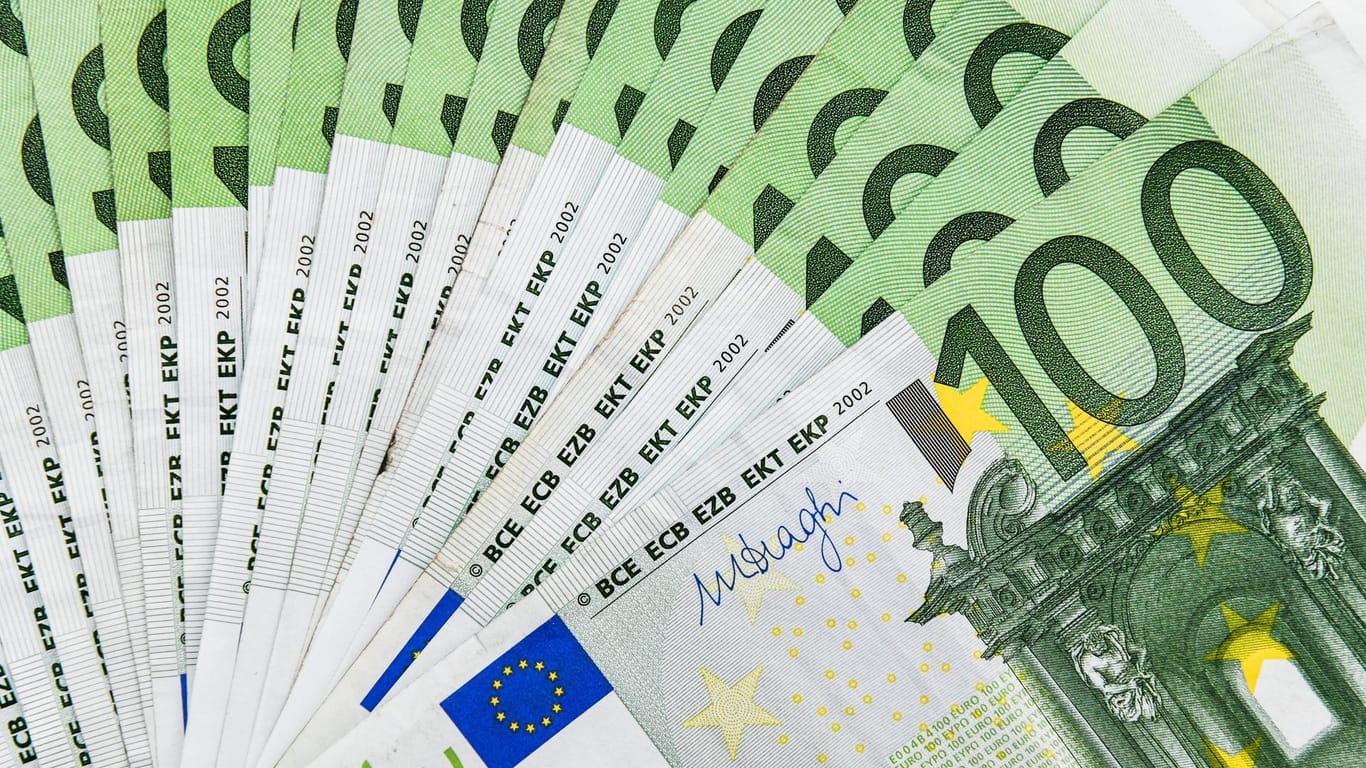 Euroscheine: Über eine Million Euro hatte ein Mann in Italien in bar bei sich. (Symbolbild)