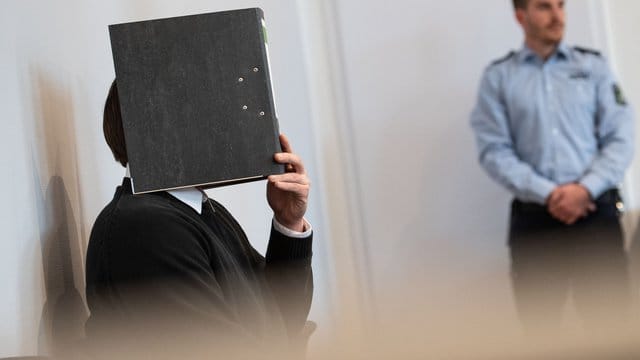 Der 31-jährige Angeklagte im Amtsgericht: Den einschlägig vorbestrafte Mann wurde zu drei Jahren und neun Monaten Haft verurteilt. Der 31-jährige Angeklagte im Amtsgericht: Den einschlägig vorbestrafte Mann wurde zu drei Jahren und neun Monaten Haft verurteilt.