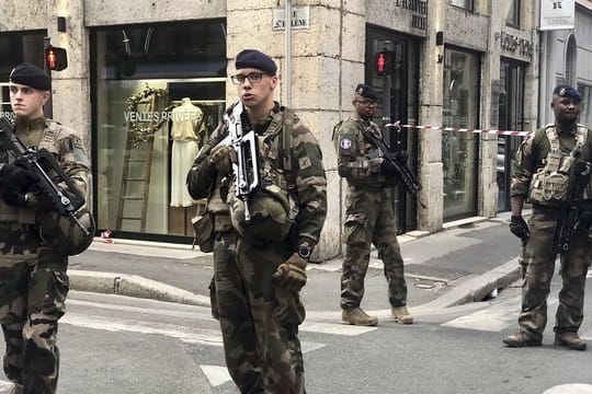 Die Explosion überschattet die Europawahl in Frankreich.