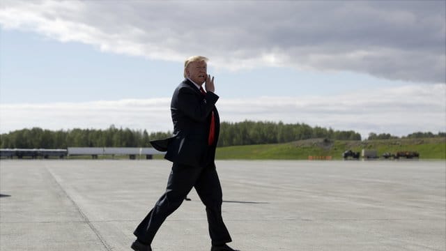 Trump will deutlich härter gegen Einwanderer vorgehen, stößt dabei immer wieder auf juristische Hindernisse. Trump will deutlich härter gegen Einwanderer vorgehen, stößt dabei immer wieder auf juristische Hindernisse.