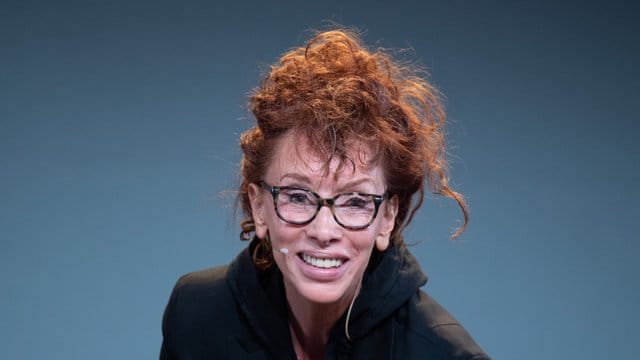Sibylle Bergs "Hass-Triptychon - Wege aus der Krise" ists ein Stück voller Gesellschaftskritik. Sibylle Bergs "Hass-Triptychon - Wege aus der Krise" ists ein Stück voller Gesellschaftskritik.
