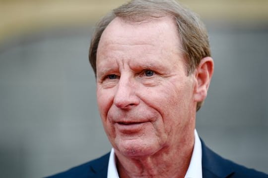 Berti Vogts hält wenig vom Kurz-Trainingslager der deutschen Nationalmannschaft im niederländischen Venlo.