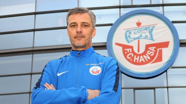 Trainer Jens Härtel hat mit dem FC Hansa Rostock das Endspiel im mecklenburgischen Landespokal gewonnen. Trainer Jens Härtel hat mit dem FC Hansa Rostock das Endspiel im mecklenburgischen Landespokal gewonnen.