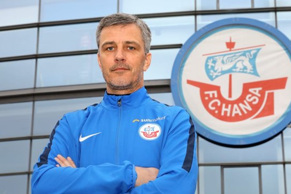 Trainer Jens Härtel hat mit dem FC Hansa Rostock das Endspiel im mecklenburgischen Landespokal gewonnen.