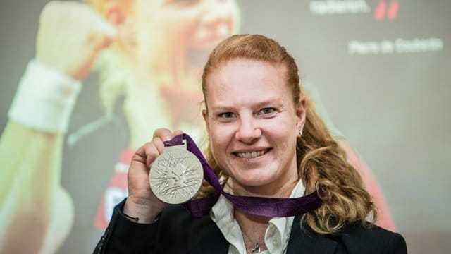 Betty Heidler erhielt nachträglich Olympia-Silber für 2012.