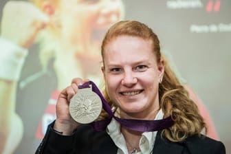 Betty Heidler erhielt nachträglich Olympia-Silber für 2012.