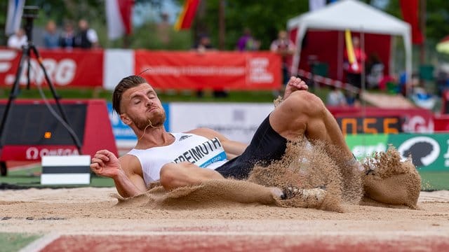 Rico Freimuth beim Weitsprung in Götzis.