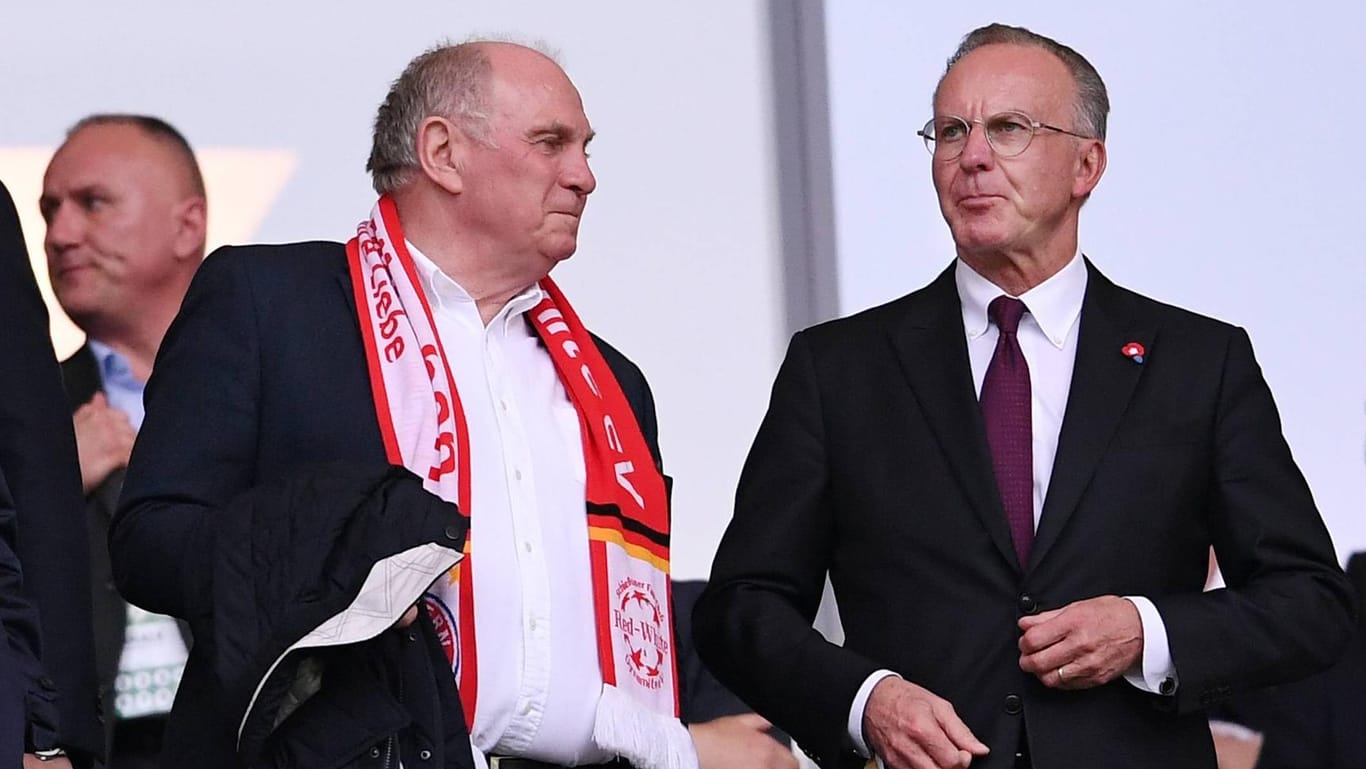 Bayerns Präsident Uli Hoeness (li.) und Vorstandsvorsitzender Karl-Heinz Rummenigge dürfen sich über das Double freuen.