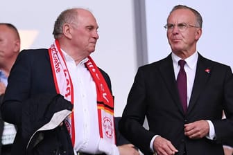 Bayerns Präsident Uli Hoeness (li.) und Vorstandsvorsitzender Karl-Heinz Rummenigge dürfen sich über das Double freuen.