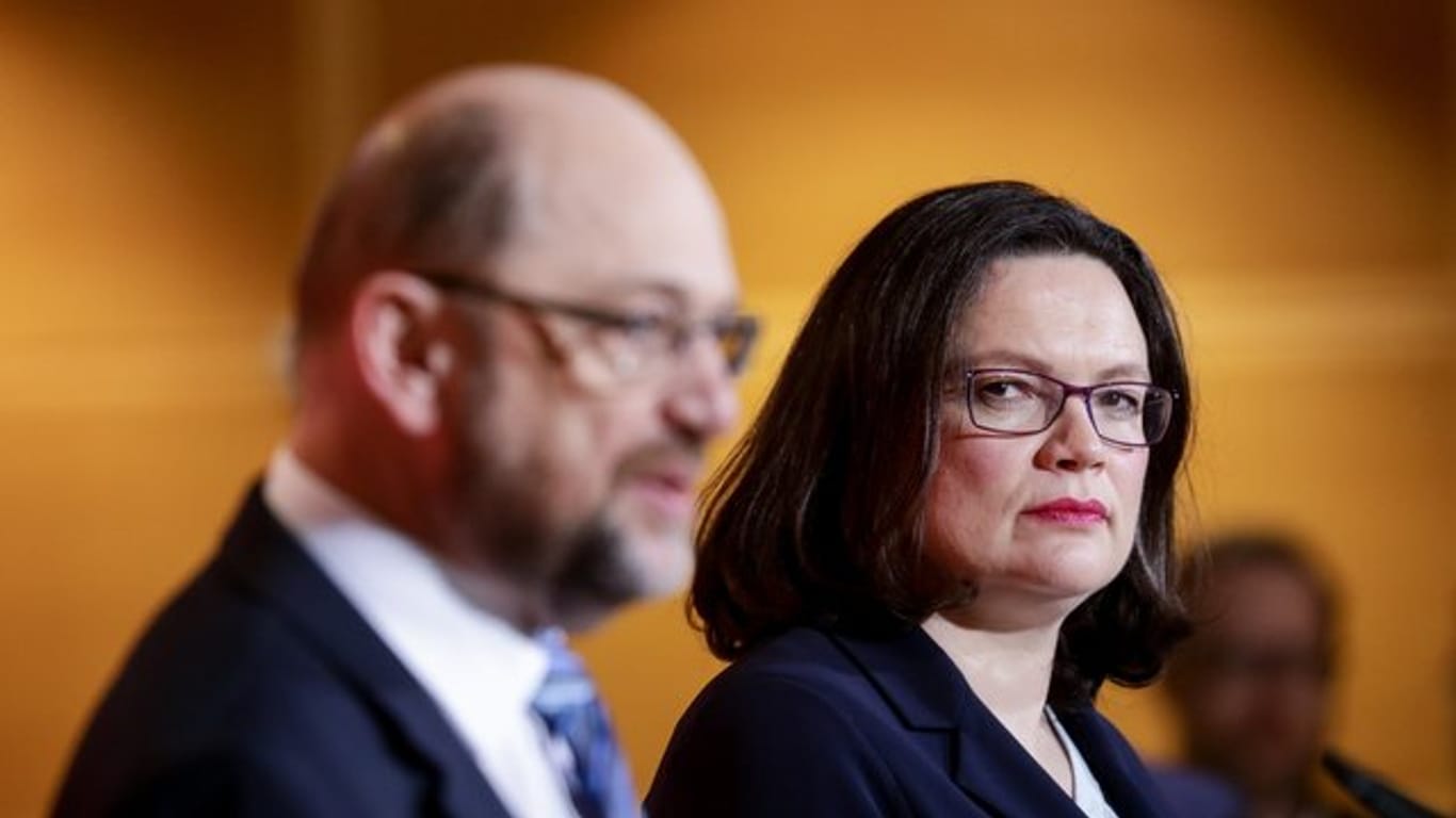 Martin Schulz soll Medienberichten zufolge planen gegen Andrea Nahles um den SPD-Fraktionsvorsitz zukandidieren.
