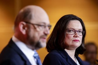 Martin Schulz soll Medienberichten zufolge planen gegen Andrea Nahles um den SPD-Fraktionsvorsitz zukandidieren.