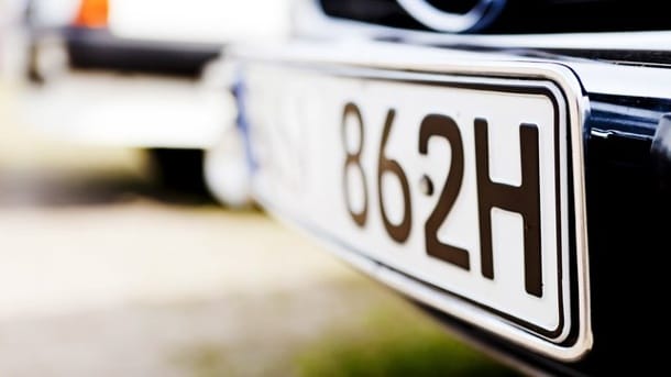 H-Kennzeichen: Wer seinen mindestens 30 Jahre alten Oldtimer steuerbegünstigt mit diesem Oldtimerkennzeichen zulassen will, benötigt ein Gutachten.