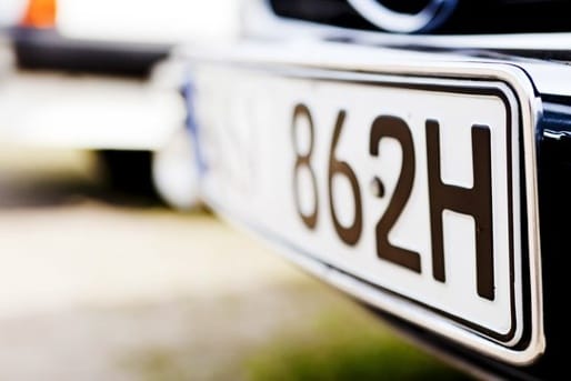 H-Kennzeichen: Wer seinen mindestens 30 Jahre alten Oldtimer steuerbegünstigt mit diesem Oldtimerkennzeichen zulassen will, benötigt ein Gutachten.